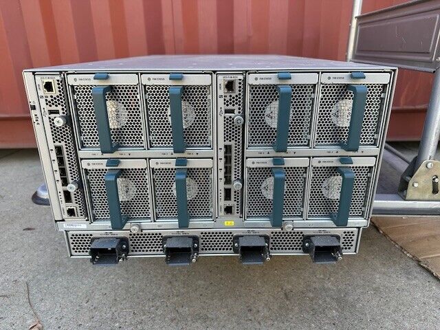 Cisco UCS 5108 Blade Server Chassis 8x UCSB-B200-M4 2x E5-2680 256GBRAM 2xModule