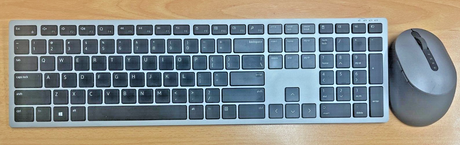 Dell Multi-Device Wireless Keyboard KB7221Wt and Mouse Bluetooth